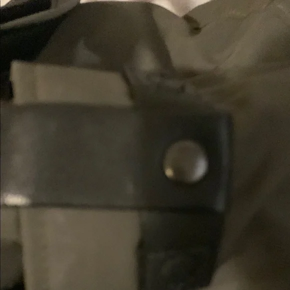 Lululemon green dufflebag vinyl with black leather handles 18in long - Picture 6 of 13